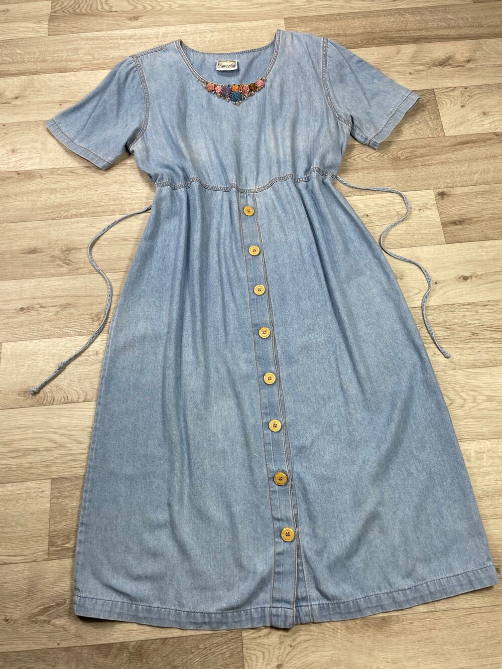 🔥90s USA Monique Fashions Floral Bead Applique Button Short Sleeve Denim Dress